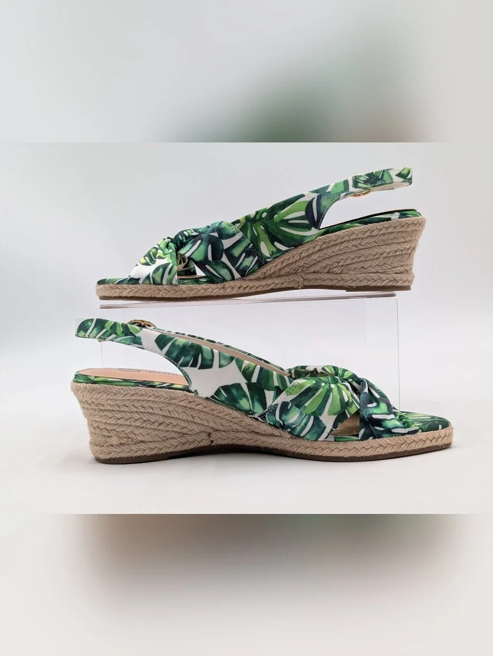Bella Vita Size 9M Tropical Leaf Espadrille Wedge Sandals Slingback Gold Buckle